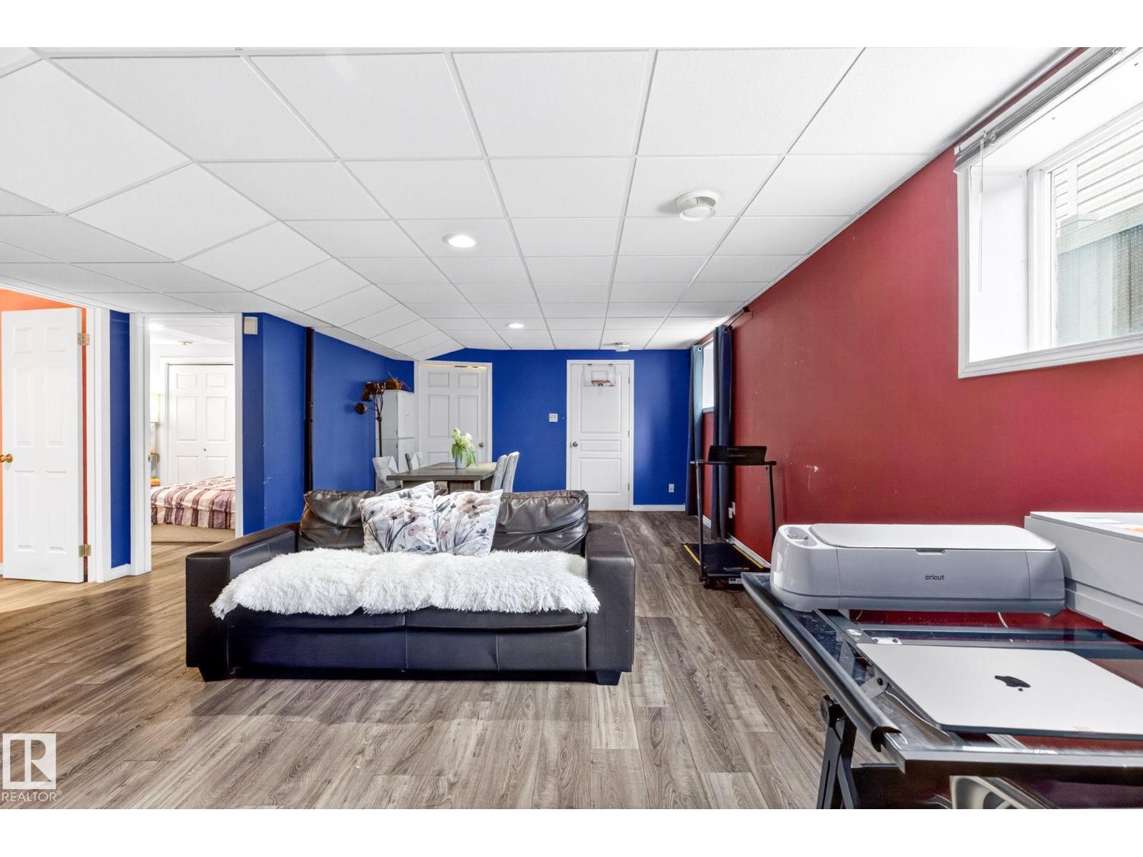 20147 48 AV NW, Edmonton