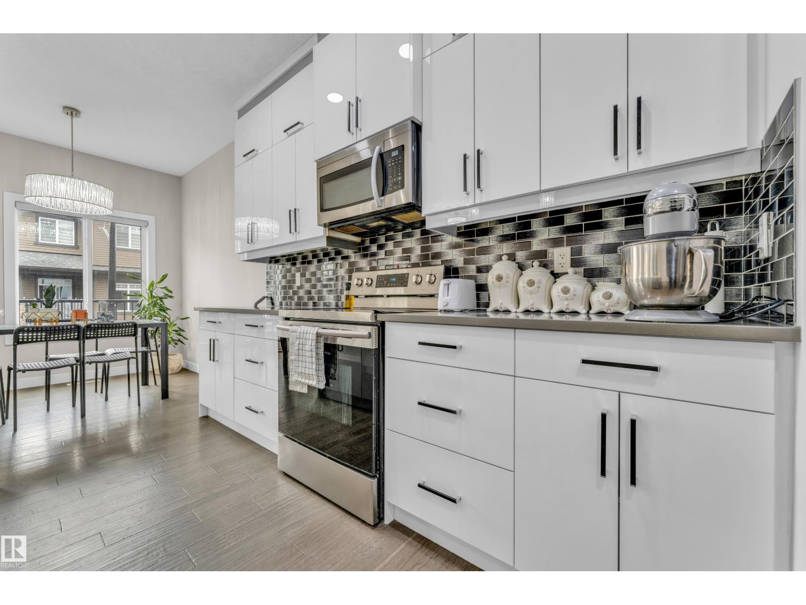 #32 1703 16 AV NW, Edmonton