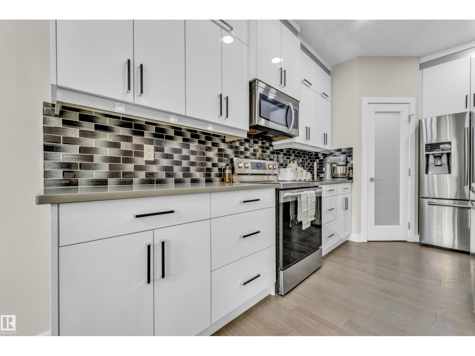 #32 1703 16 AV NW, Edmonton