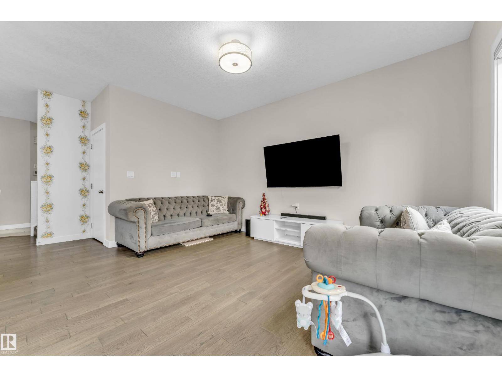 #32 1703 16 AV NW, Edmonton