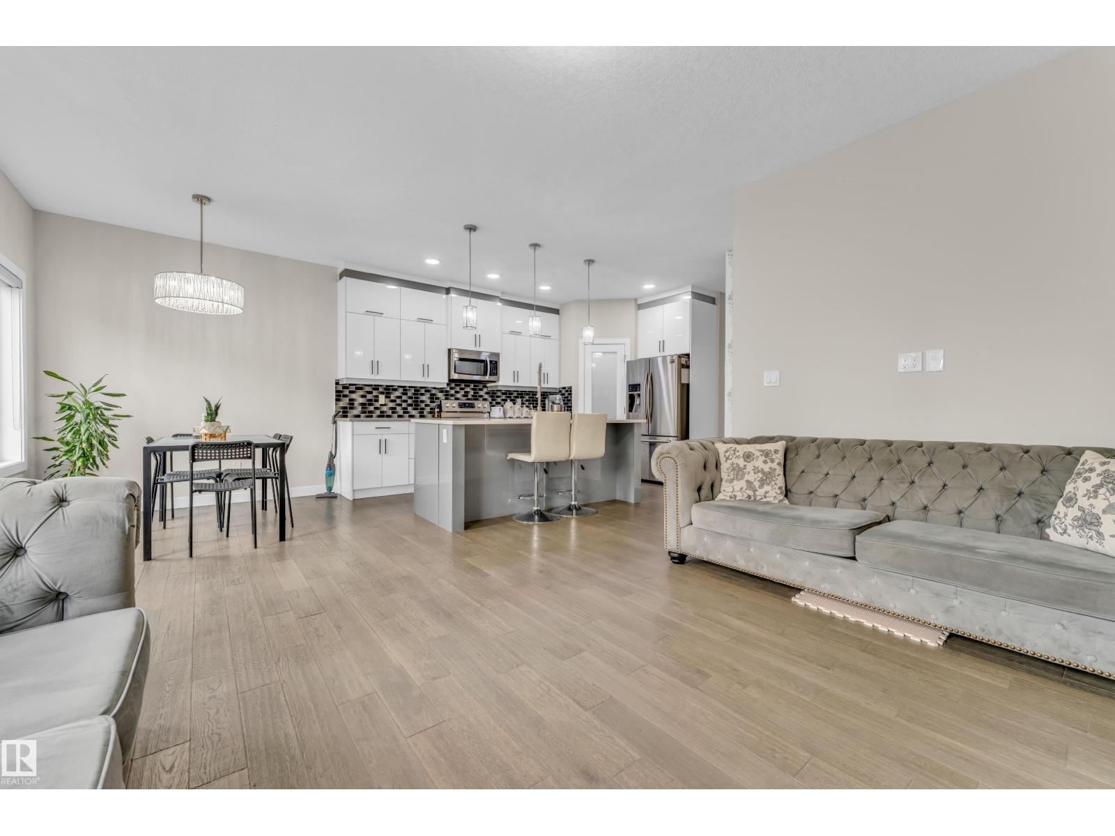 #32 1703 16 AV NW, Edmonton