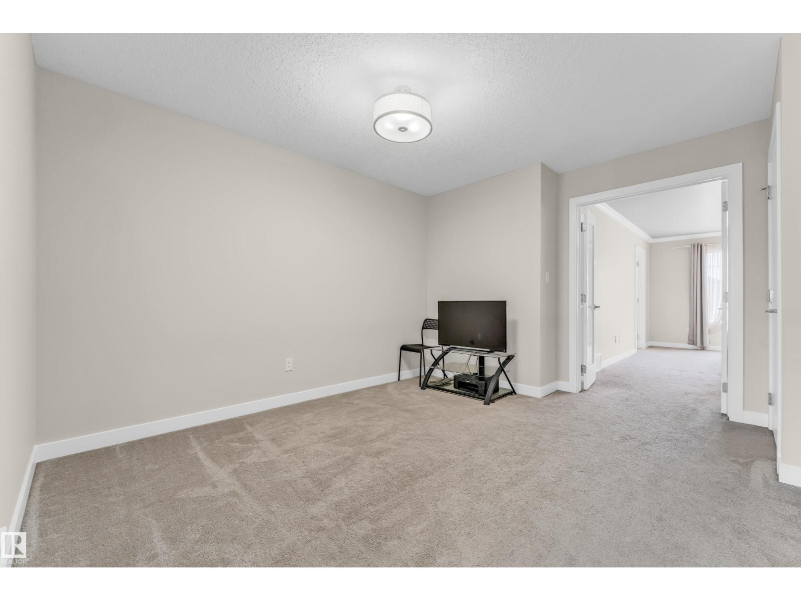 #32 1703 16 AV NW - 18