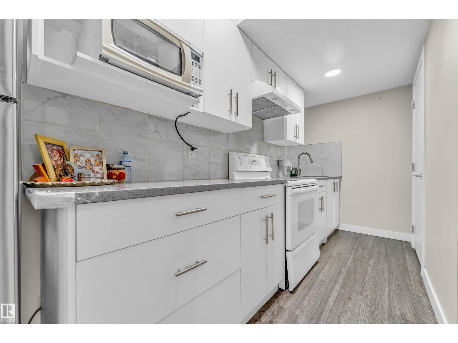 #32 1703 16 AV NW, Edmonton