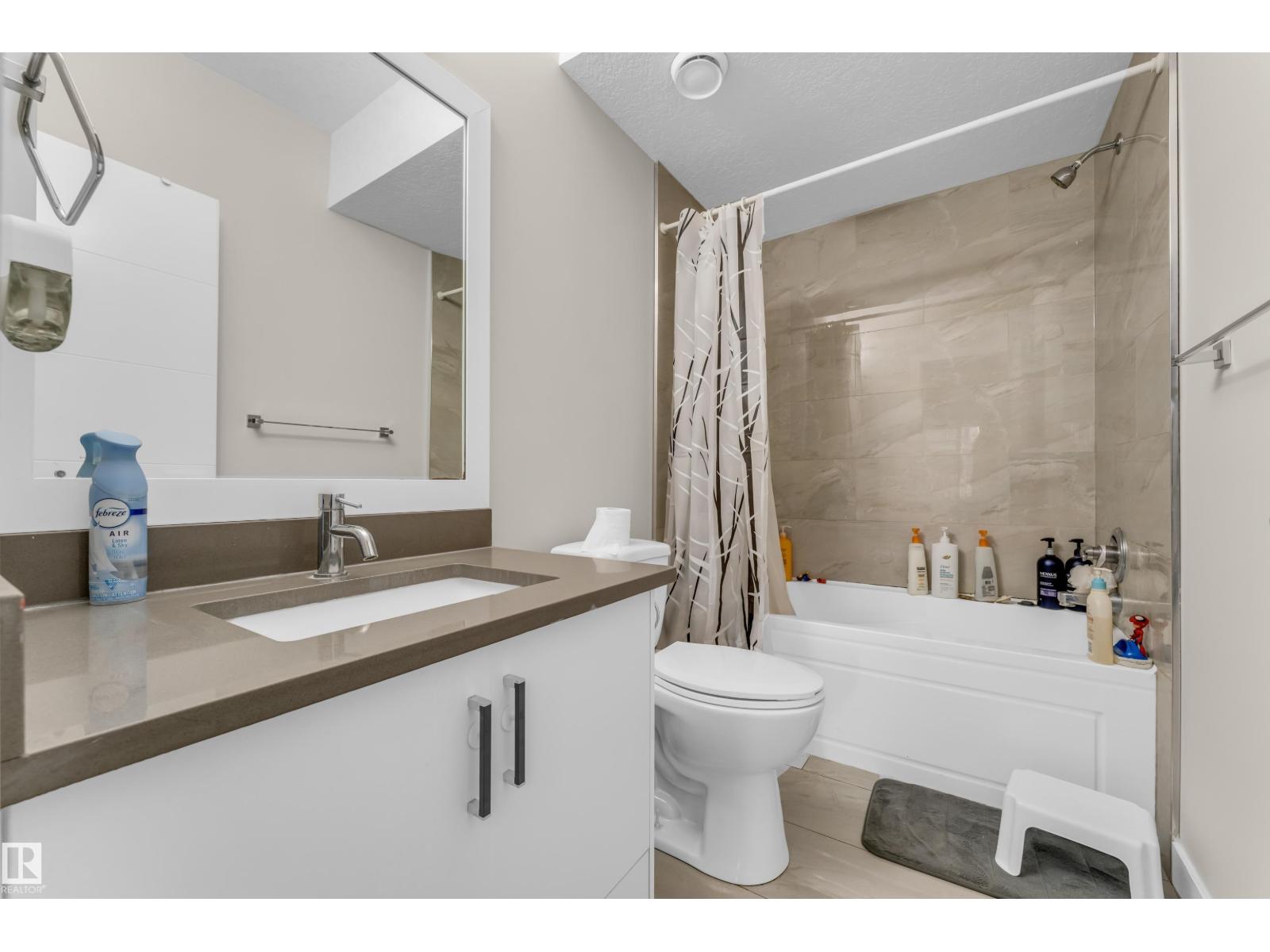 #32 1703 16 AV NW, Edmonton