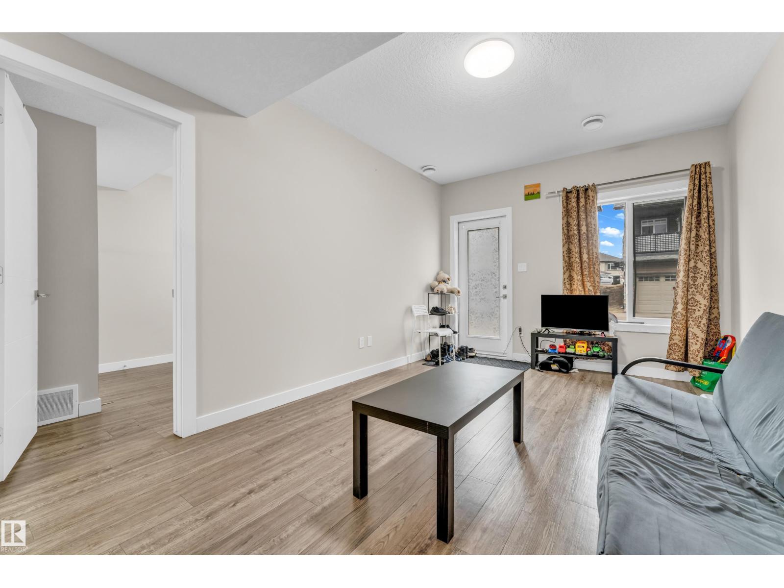 #32 1703 16 AV NW, Edmonton