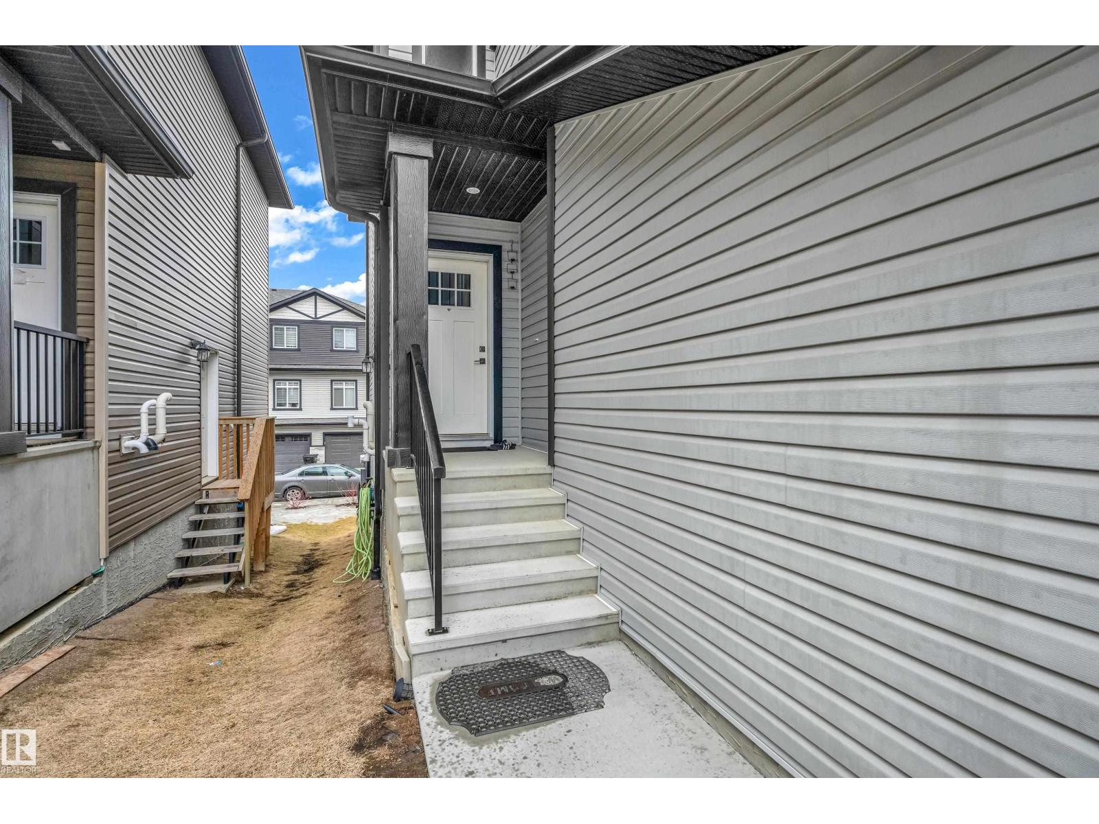 #32 1703 16 AV NW, Edmonton