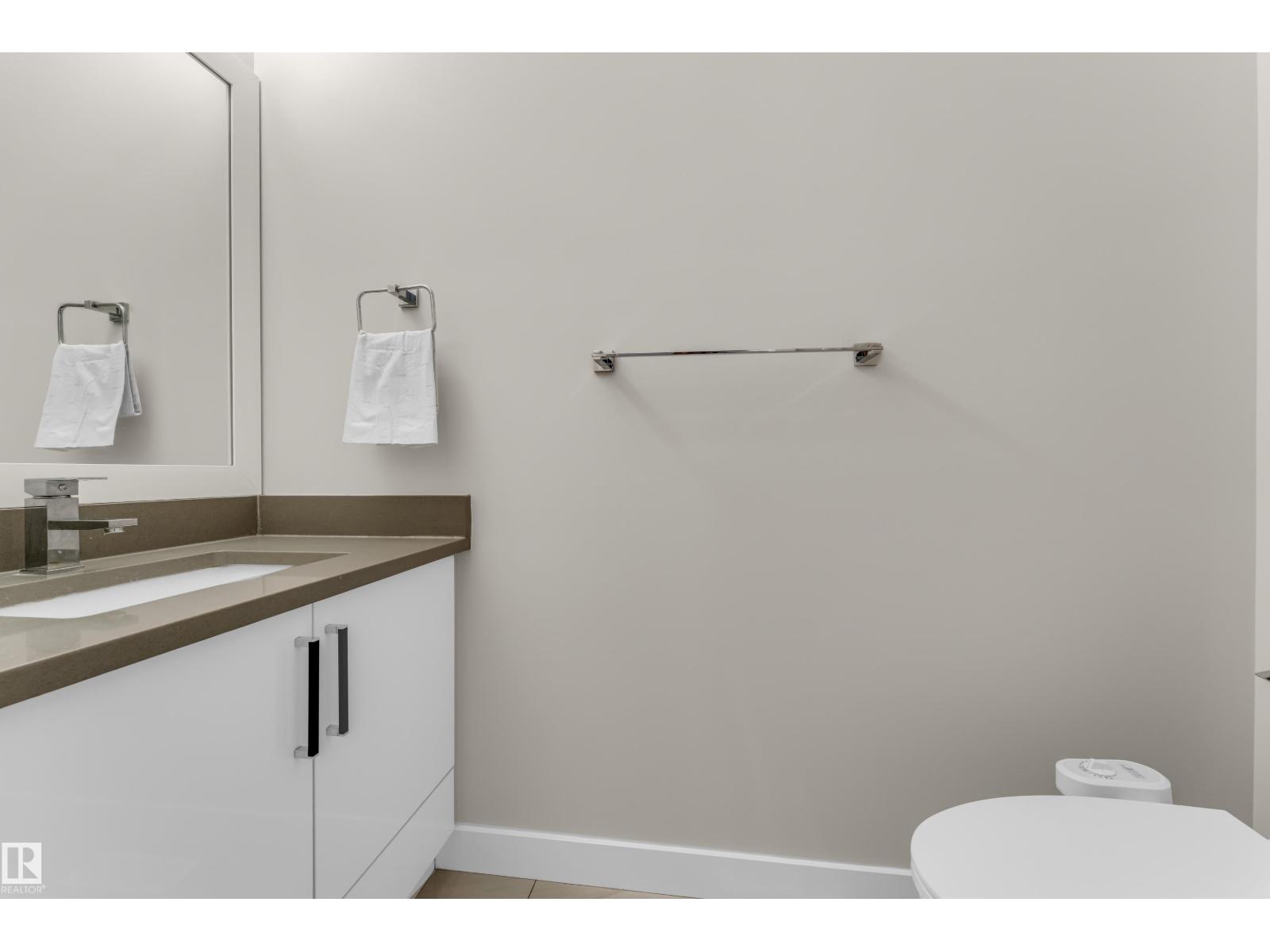 #32 1703 16 AV NW, Edmonton