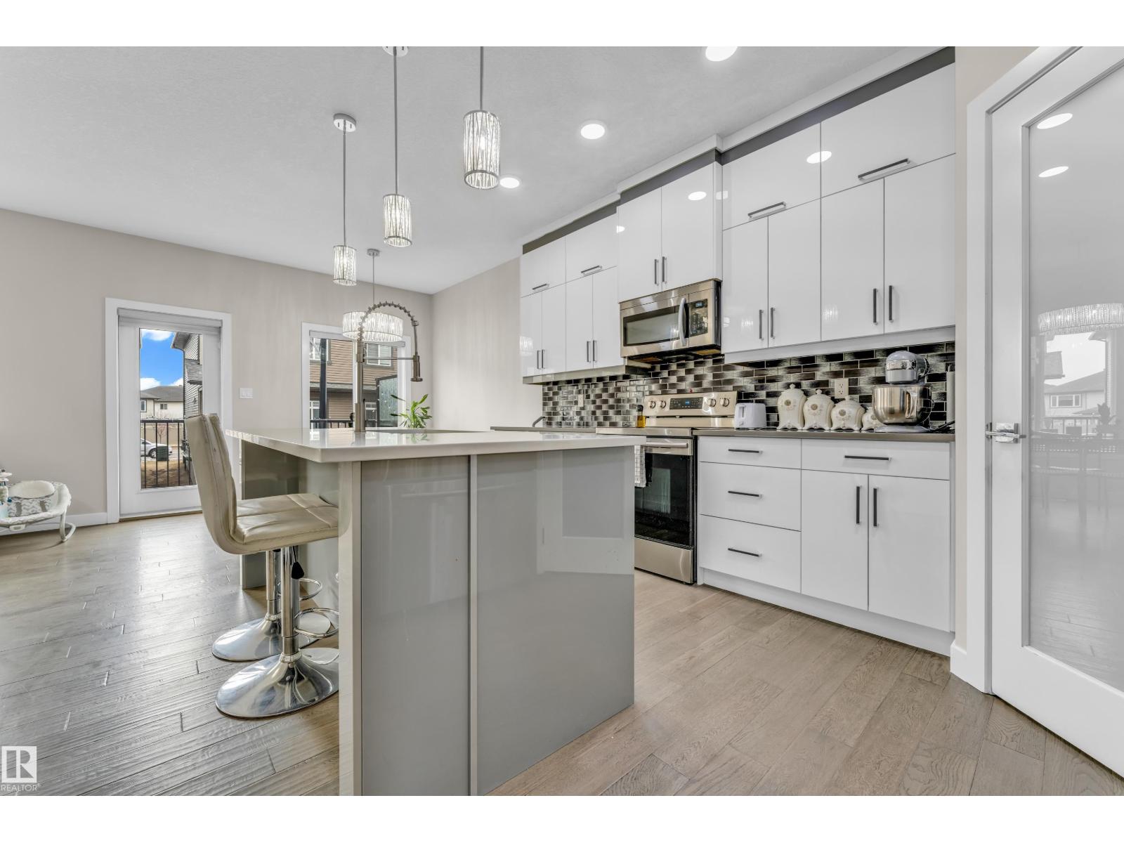 #32 1703 16 AV NW, Edmonton