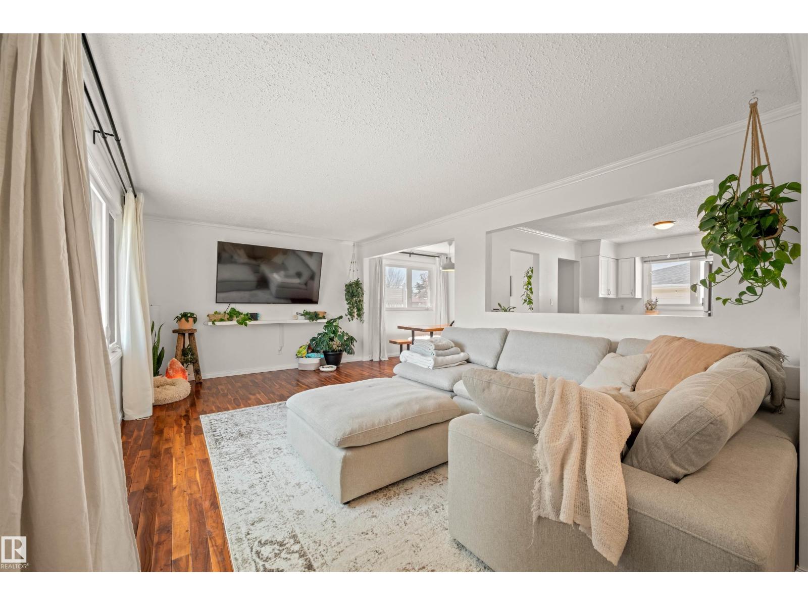 2008 89 ST NW, Edmonton