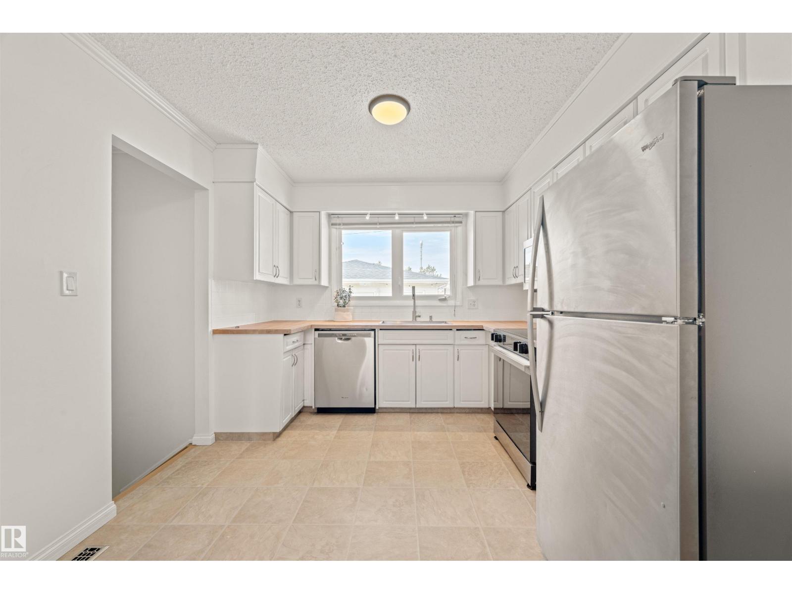 2008 89 ST NW, Edmonton