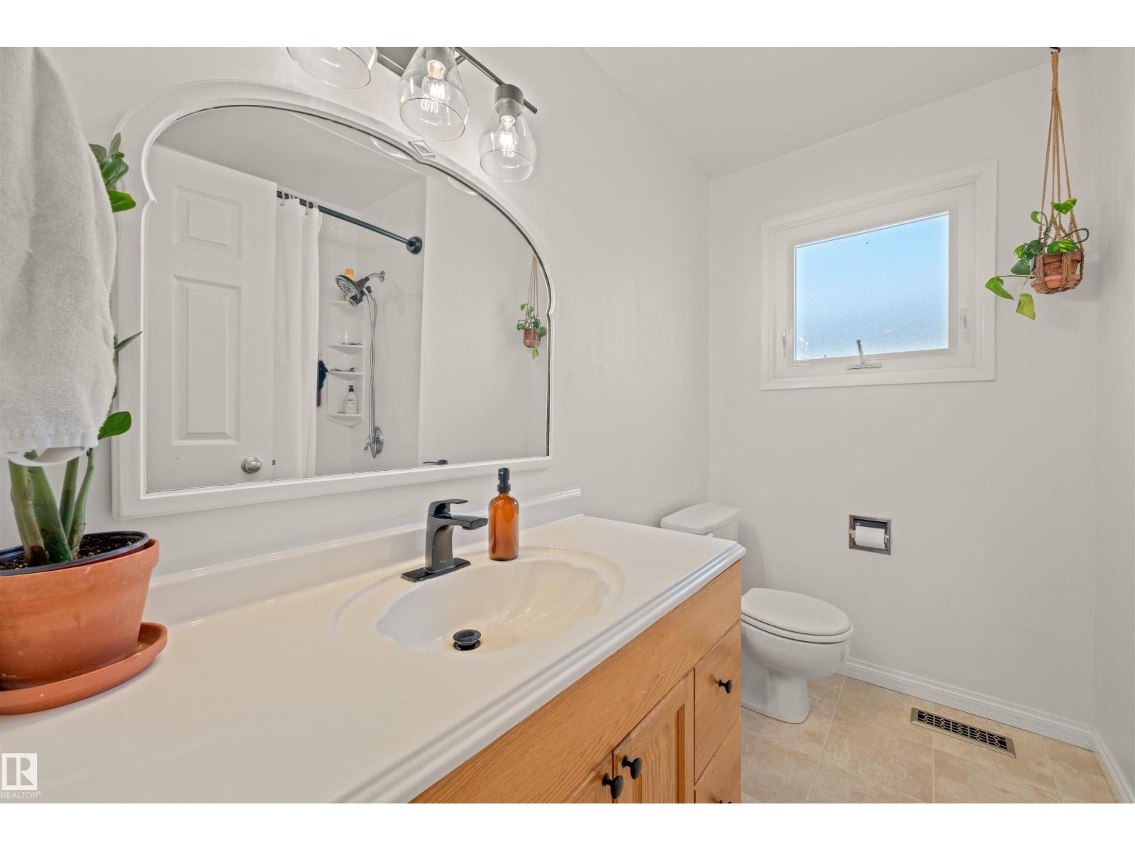 2008 89 ST NW, Edmonton