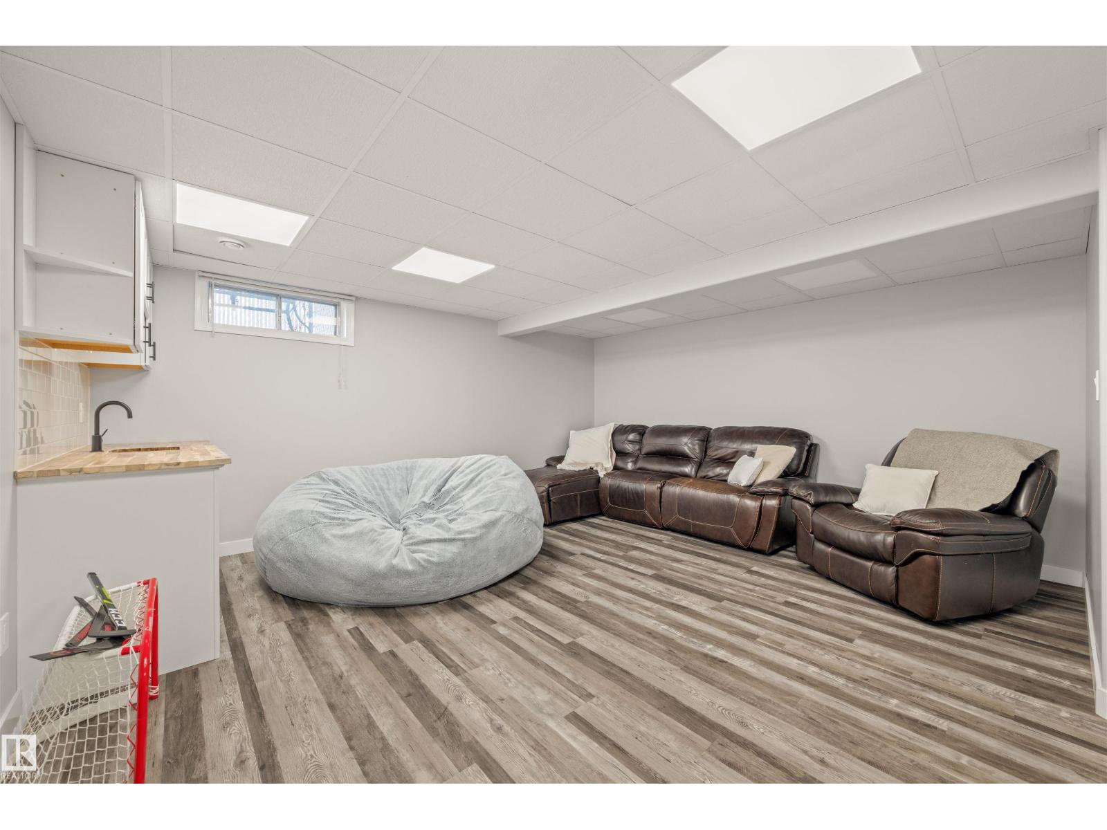 2008 89 ST NW, Edmonton