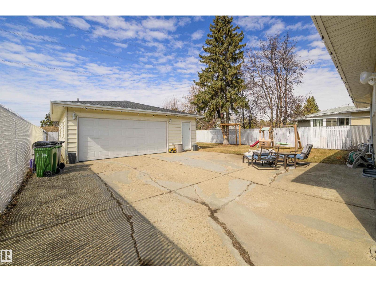 2008 89 ST NW, Edmonton