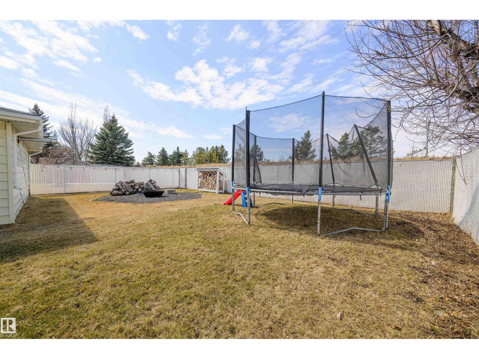 2008 89 ST NW, Edmonton