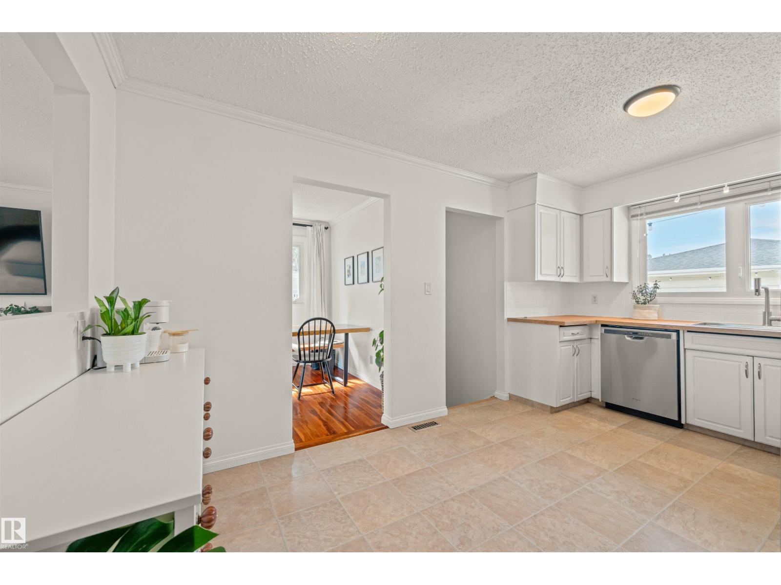 2008 89 ST NW, Edmonton