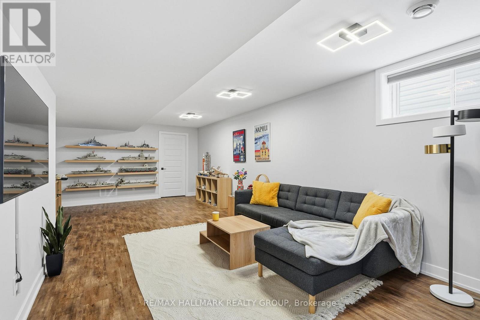 294 TRILLIUM CIRCLE - 22