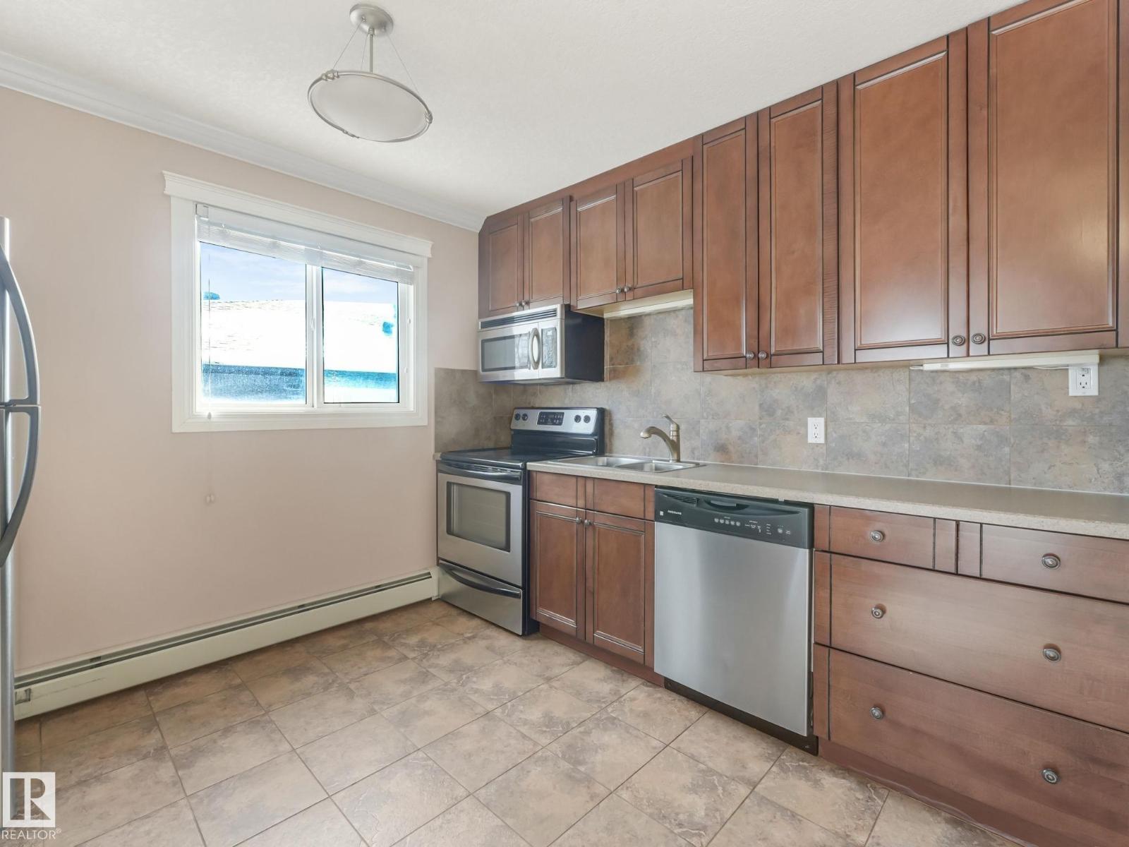 #9 10724 115 ST NW, Edmonton