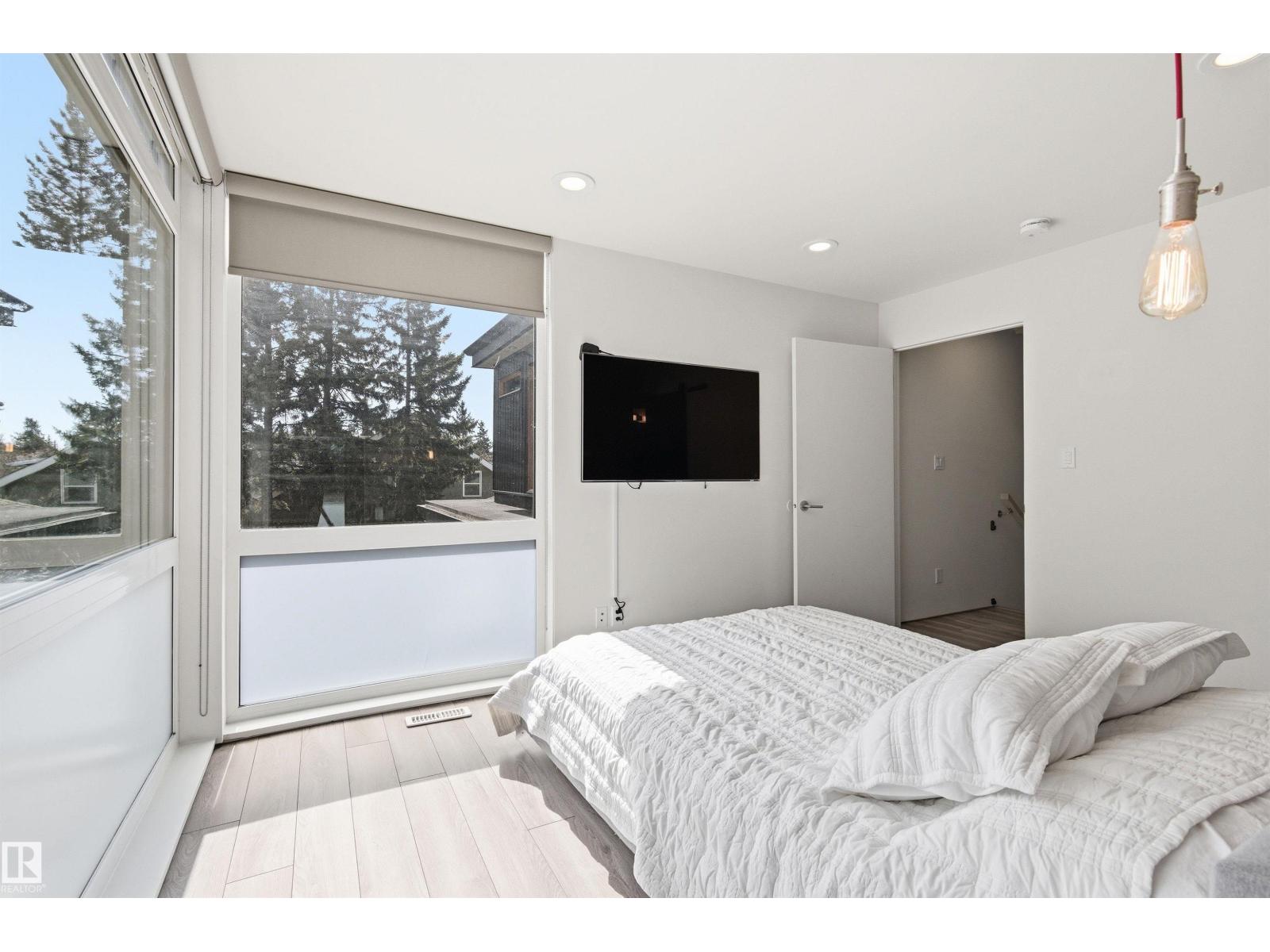 10550 130 ST NW, Edmonton