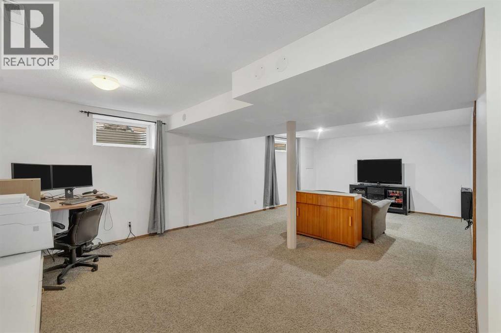 Single Family House for Sale in  Covewood Green NE Country Hills Calgary 