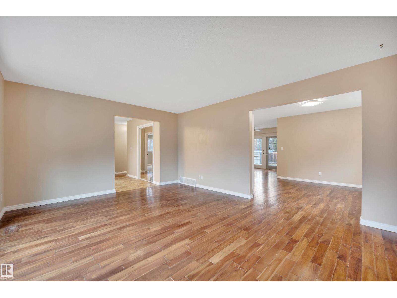 10742 33A AV NW, Edmonton