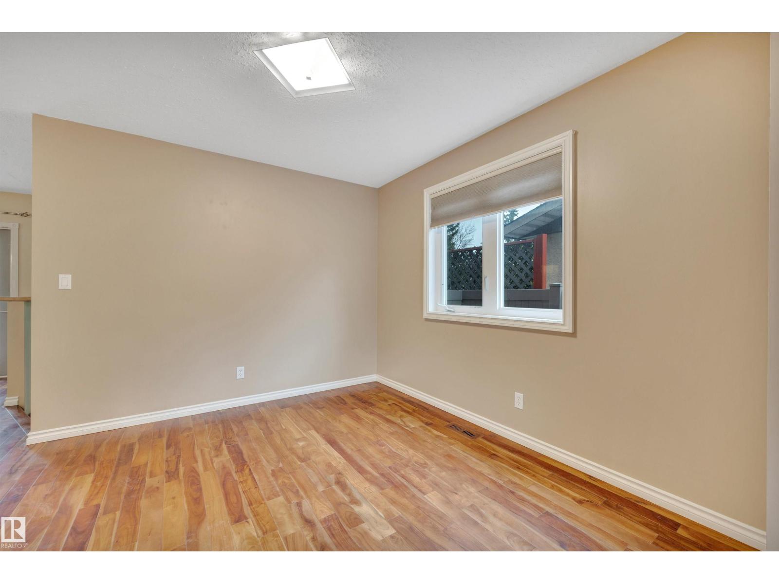 10742 33A AV NW, Edmonton