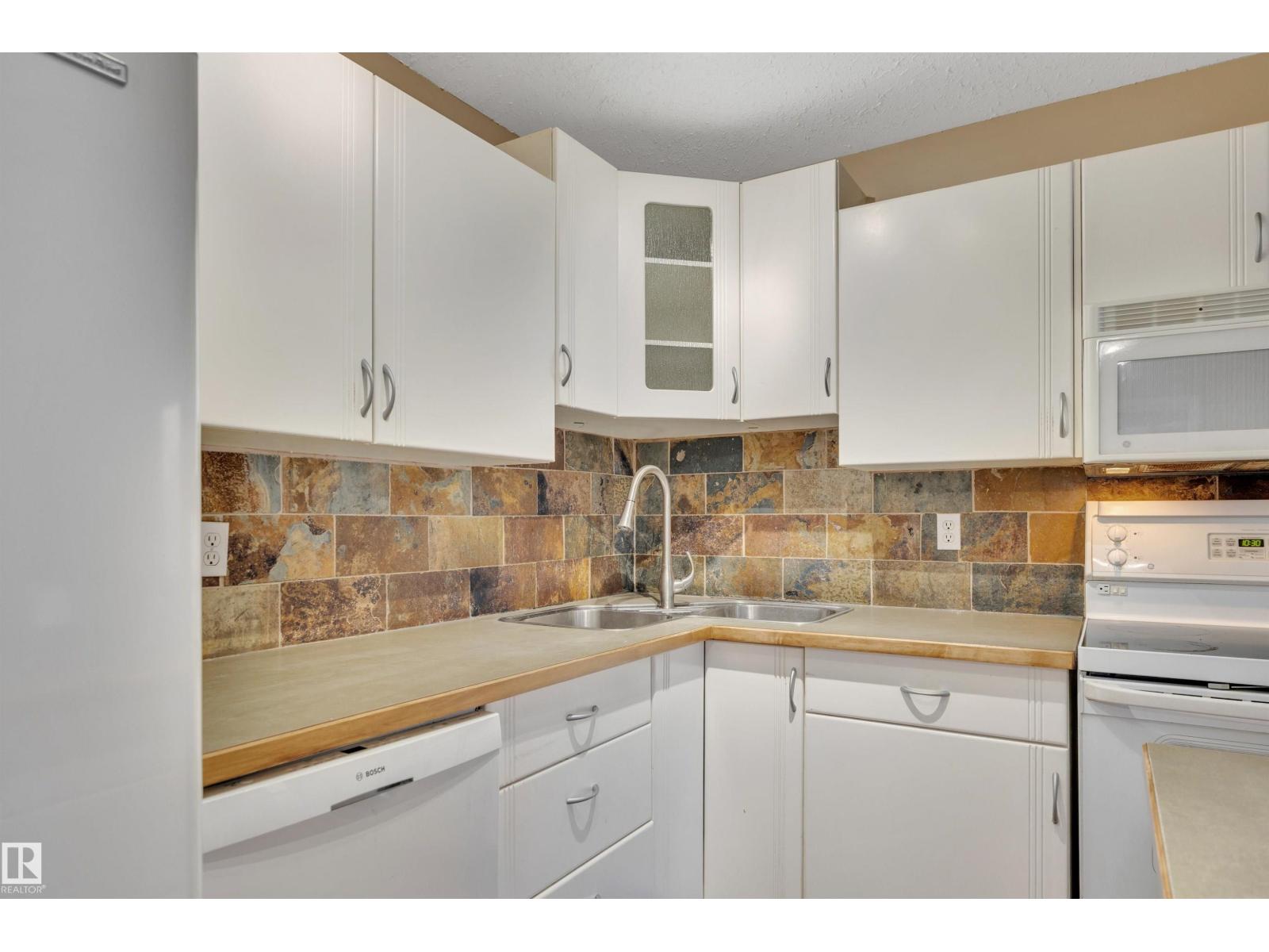 10742 33A AV NW, Edmonton