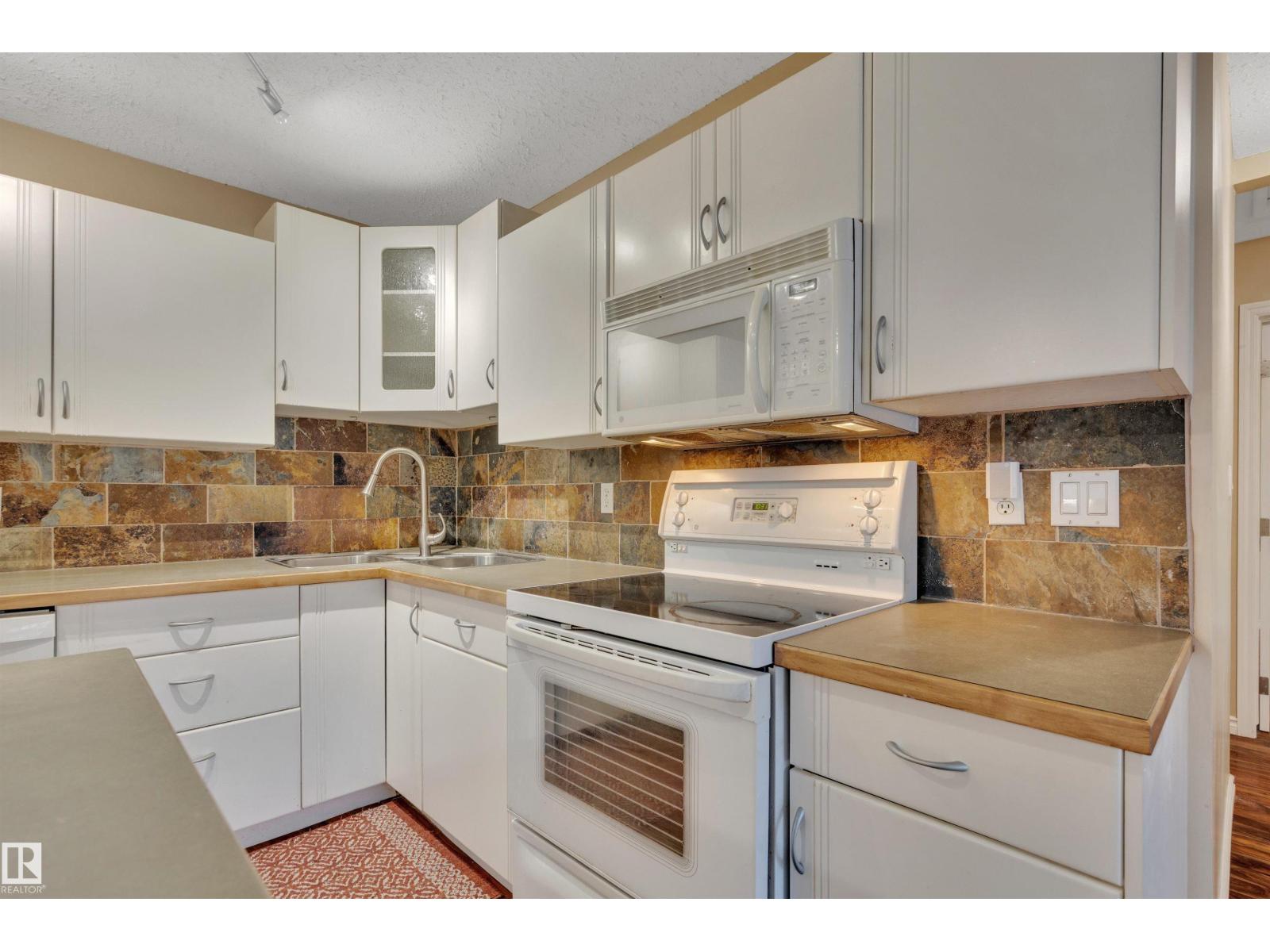 10742 33A AV NW, Edmonton