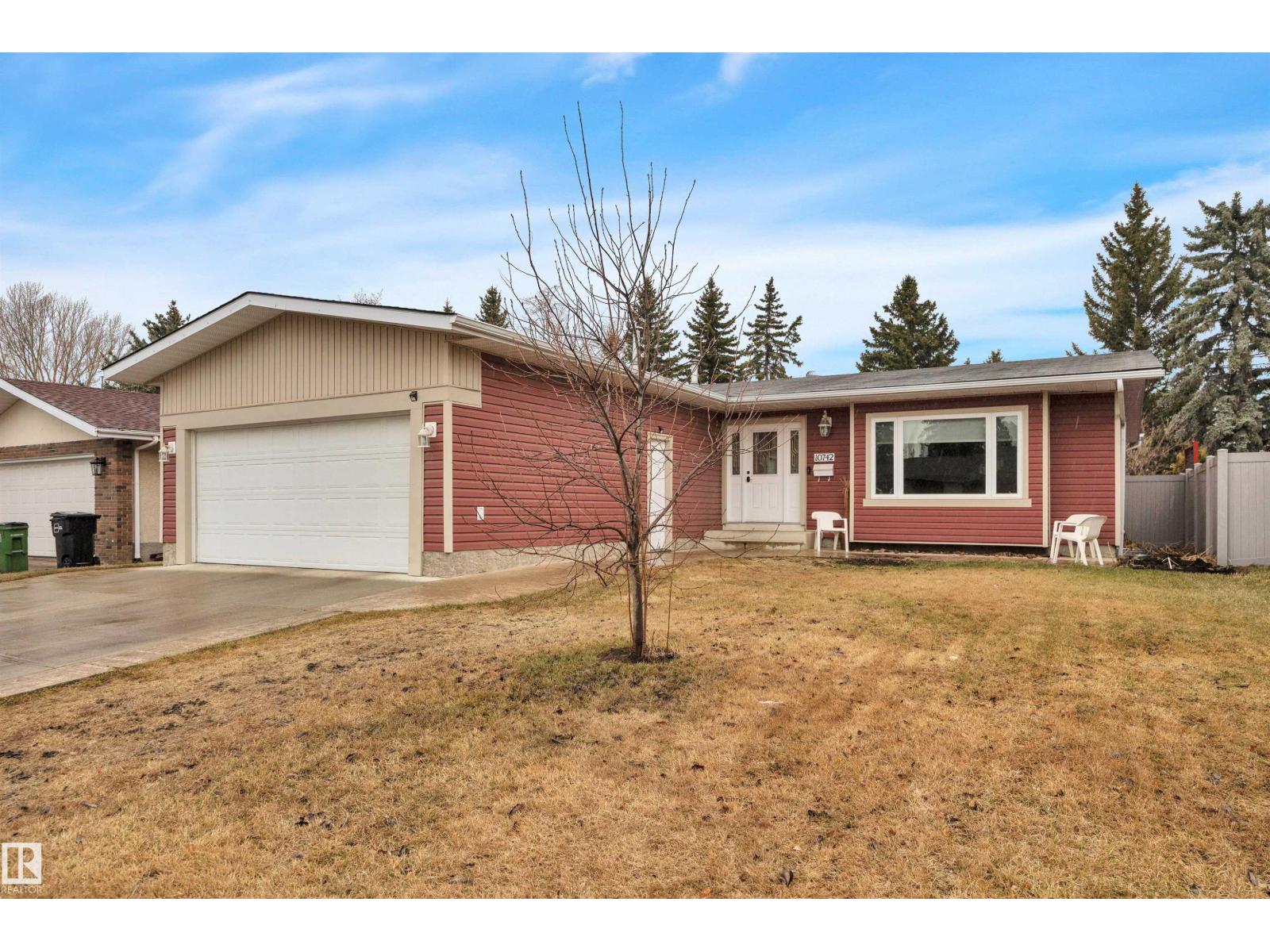 10742 33A AV NW, Edmonton