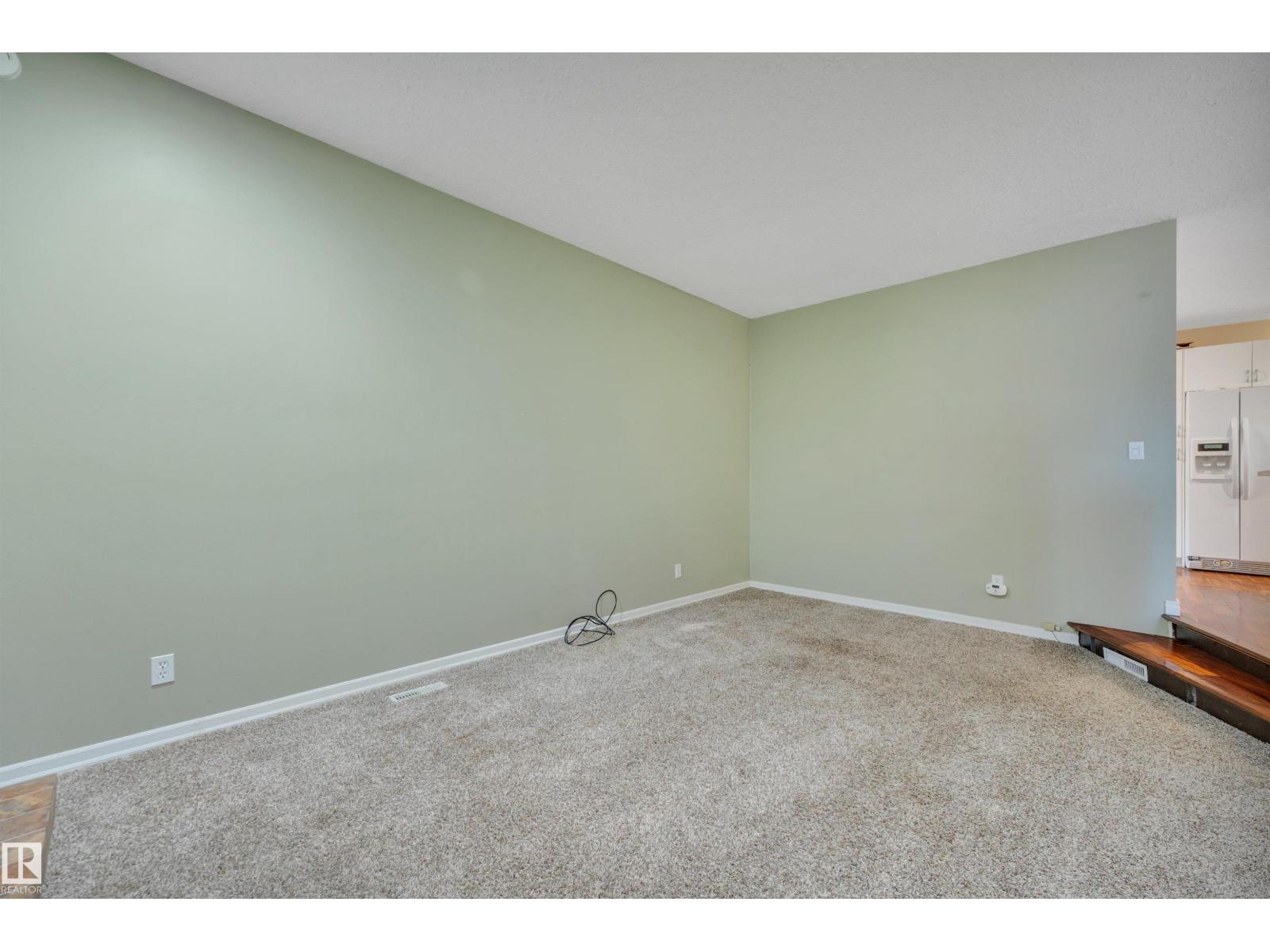 10742 33A AV NW, Edmonton