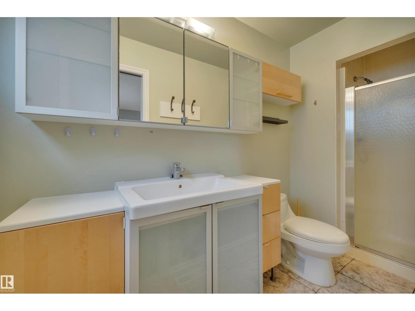 10742 33A AV NW, Edmonton