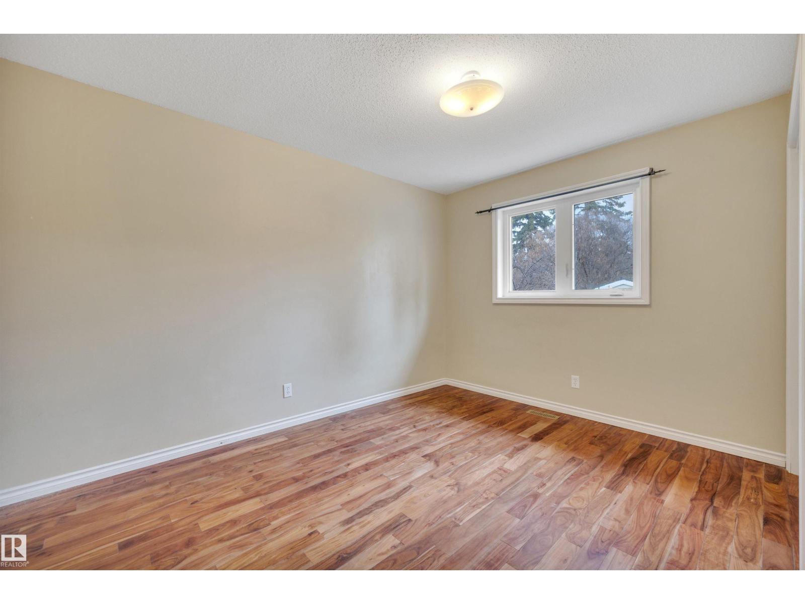 10742 33A AV NW, Edmonton