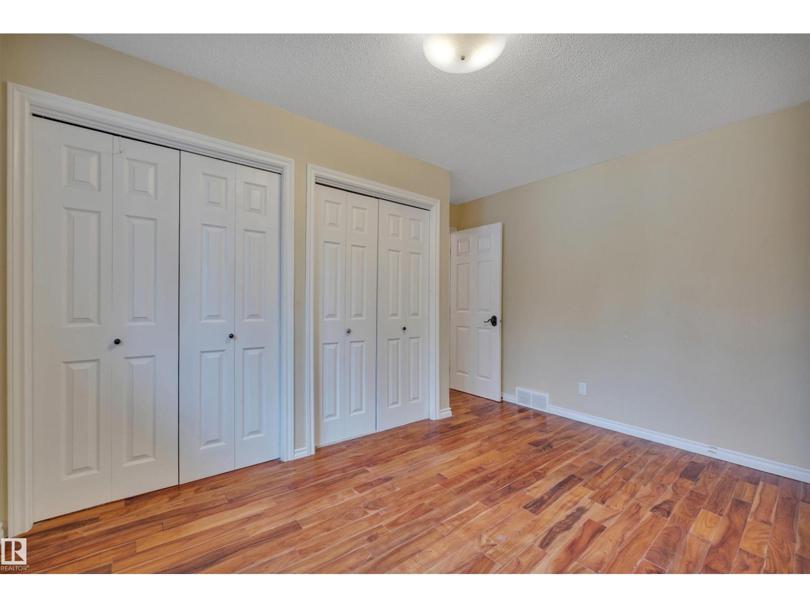 10742 33A AV NW, Edmonton