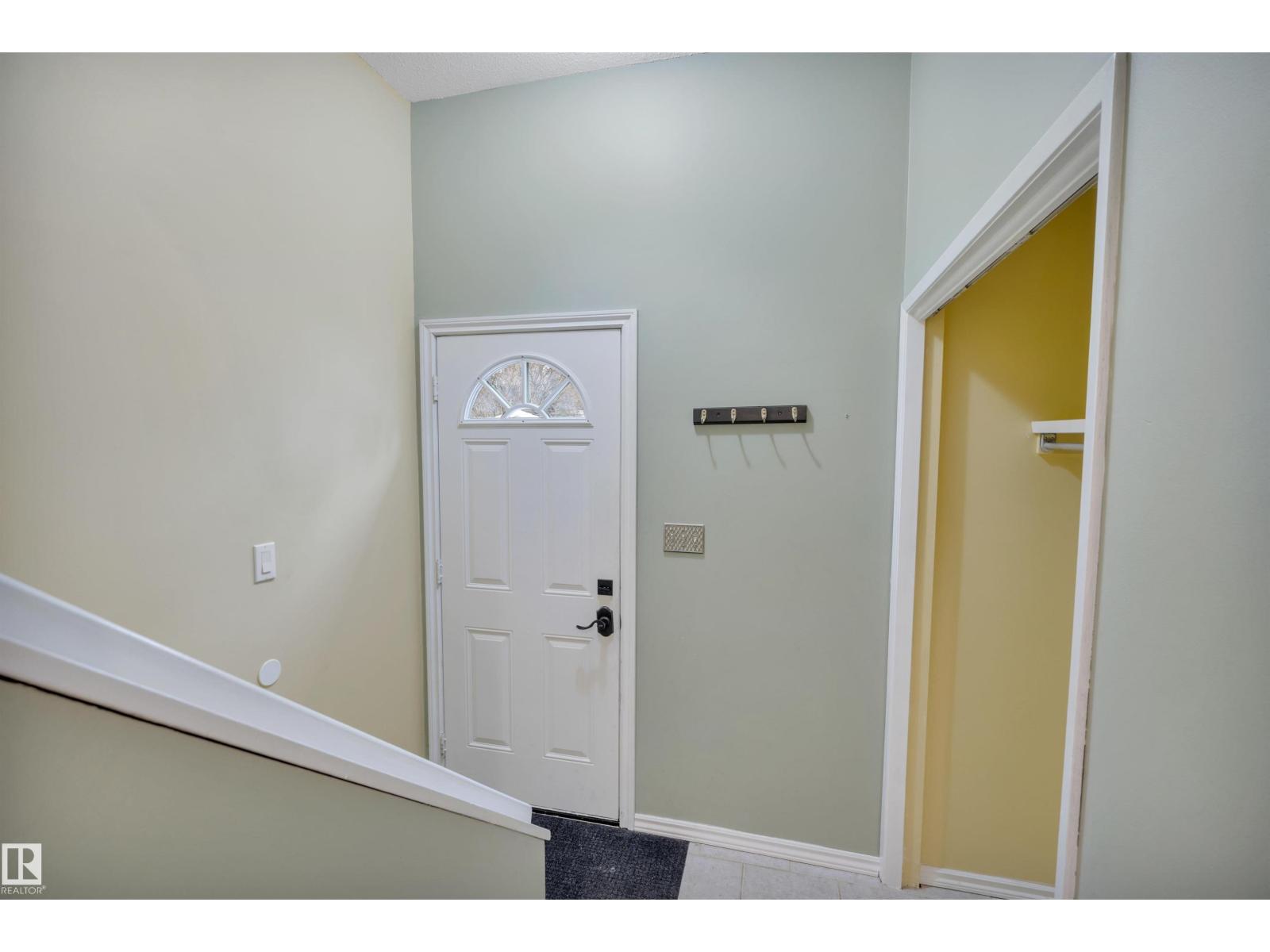 10742 33A AV NW, Edmonton