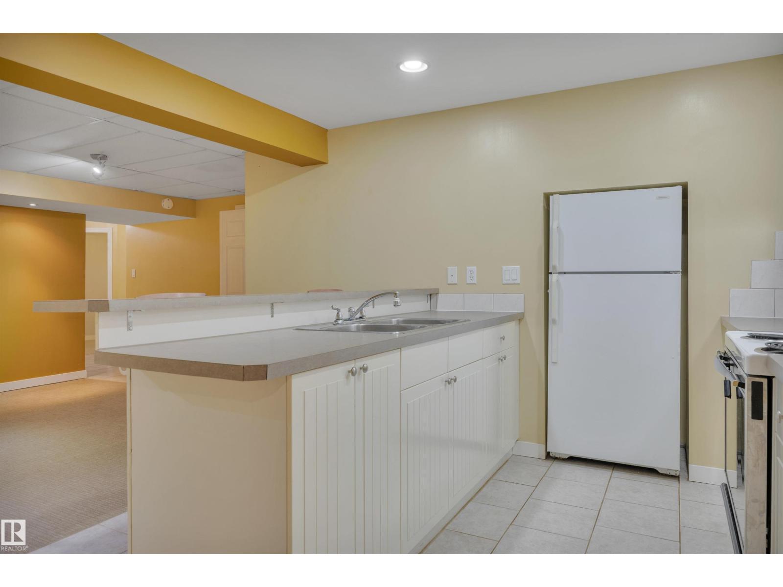 10742 33A AV NW, Edmonton