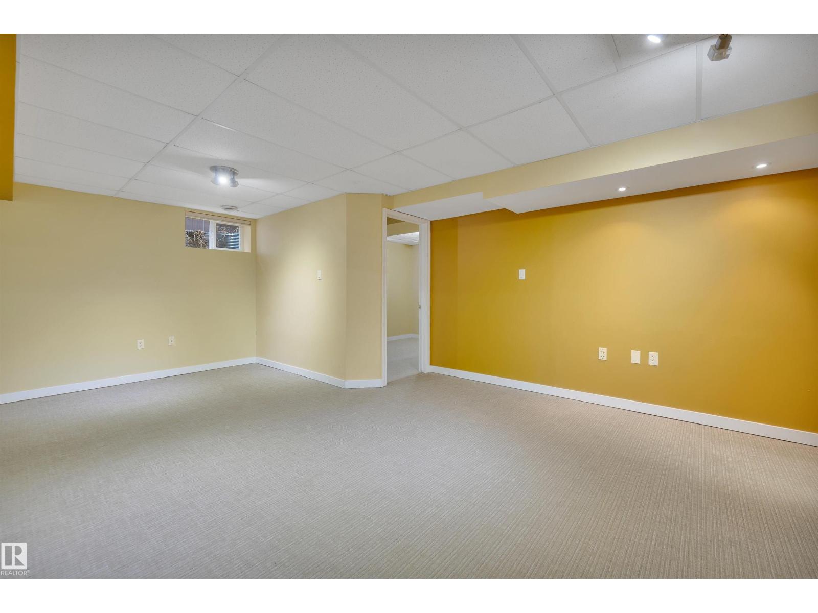 10742 33A AV NW, Edmonton