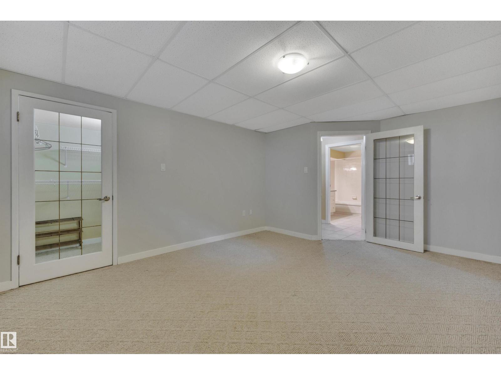 10742 33A AV NW, Edmonton