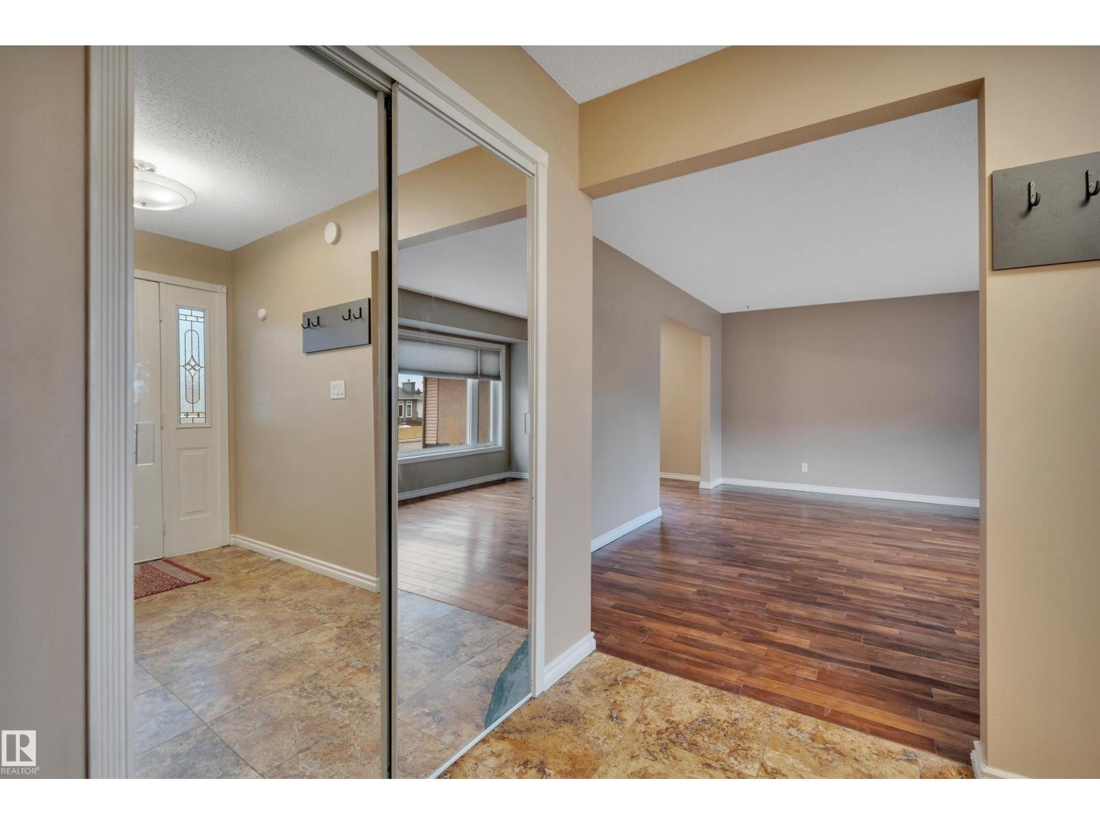 10742 33A AV NW, Edmonton