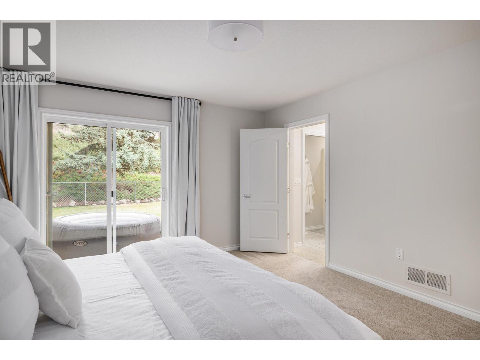 2321 LILLOOET CRESCENT - 12