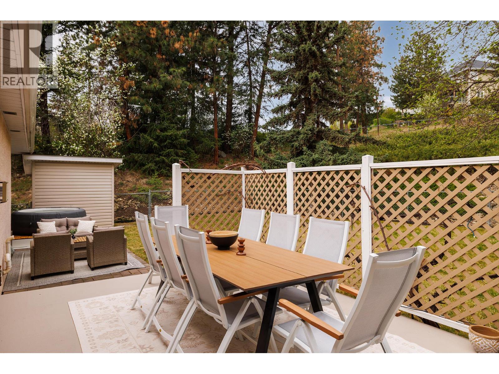 2321 LILLOOET CRESCENT - 21
