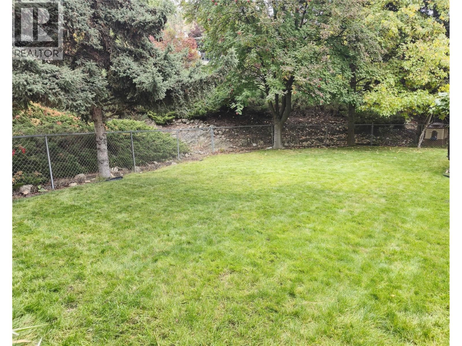 2321 LILLOOET CRESCENT - 30