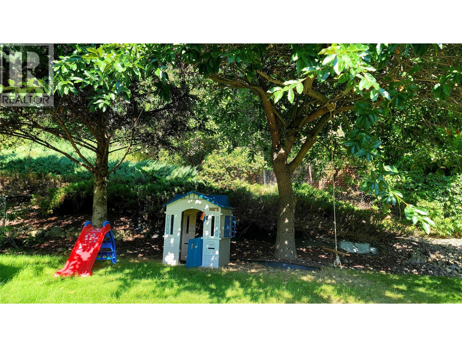 2321 LILLOOET CRESCENT - 23