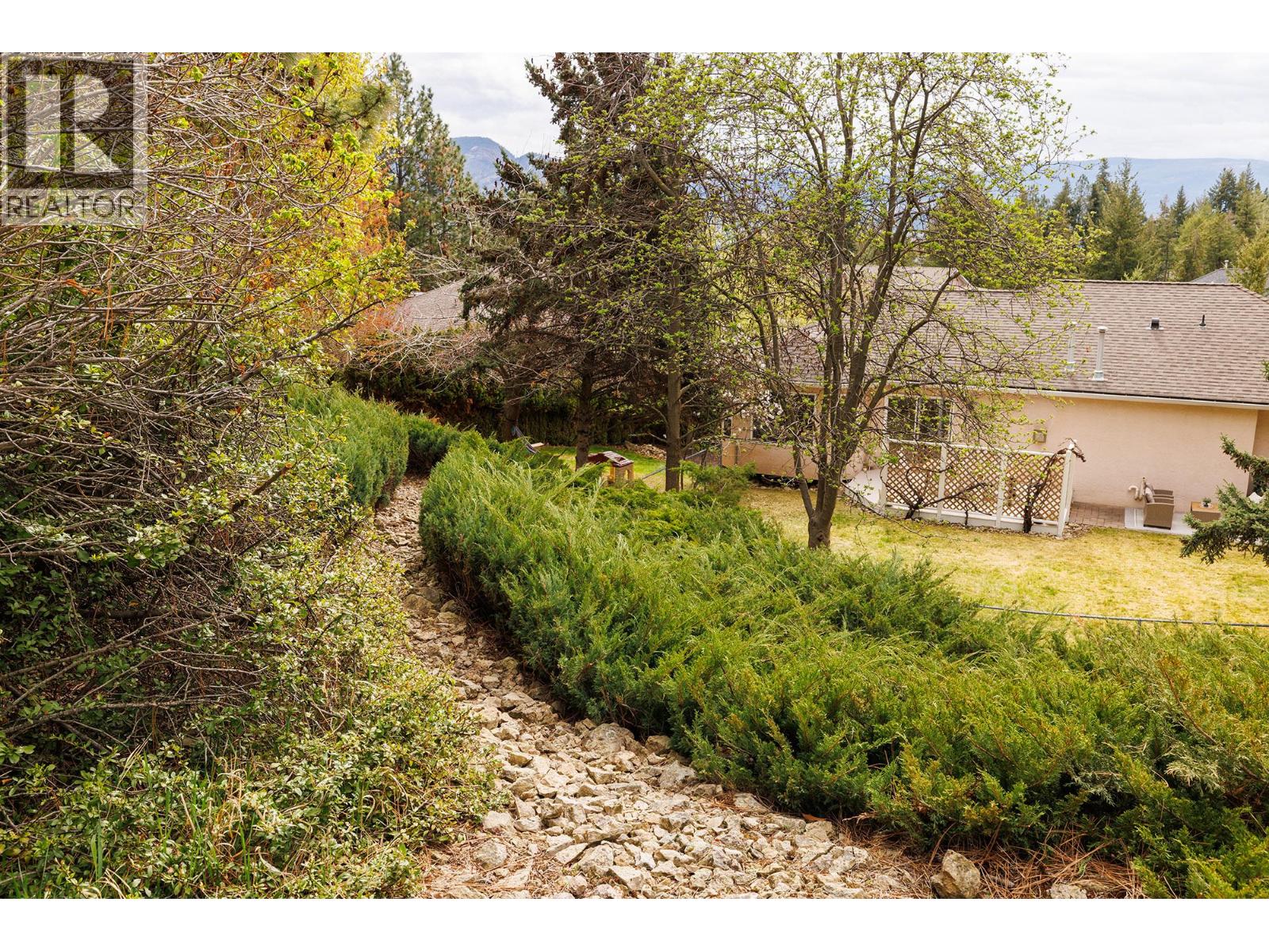 2321 LILLOOET CRESCENT - 37