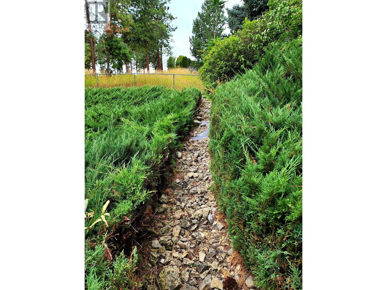 2321 LILLOOET CRESCENT - 26