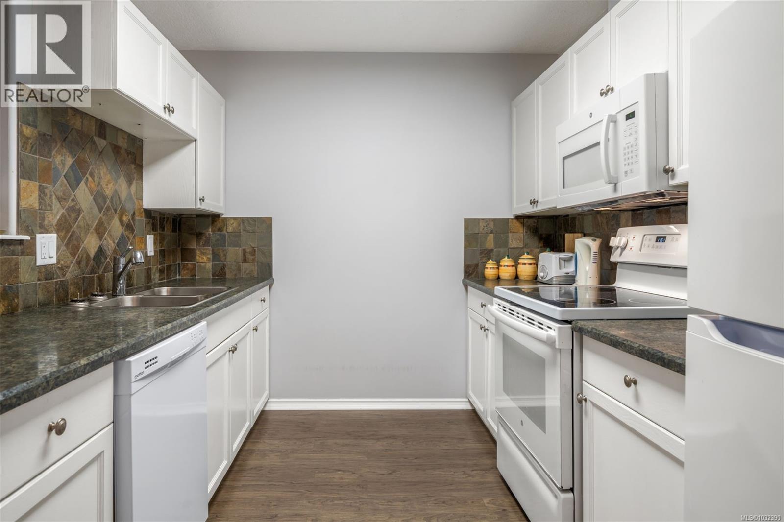 #8 300 Grosskleg Way - 17