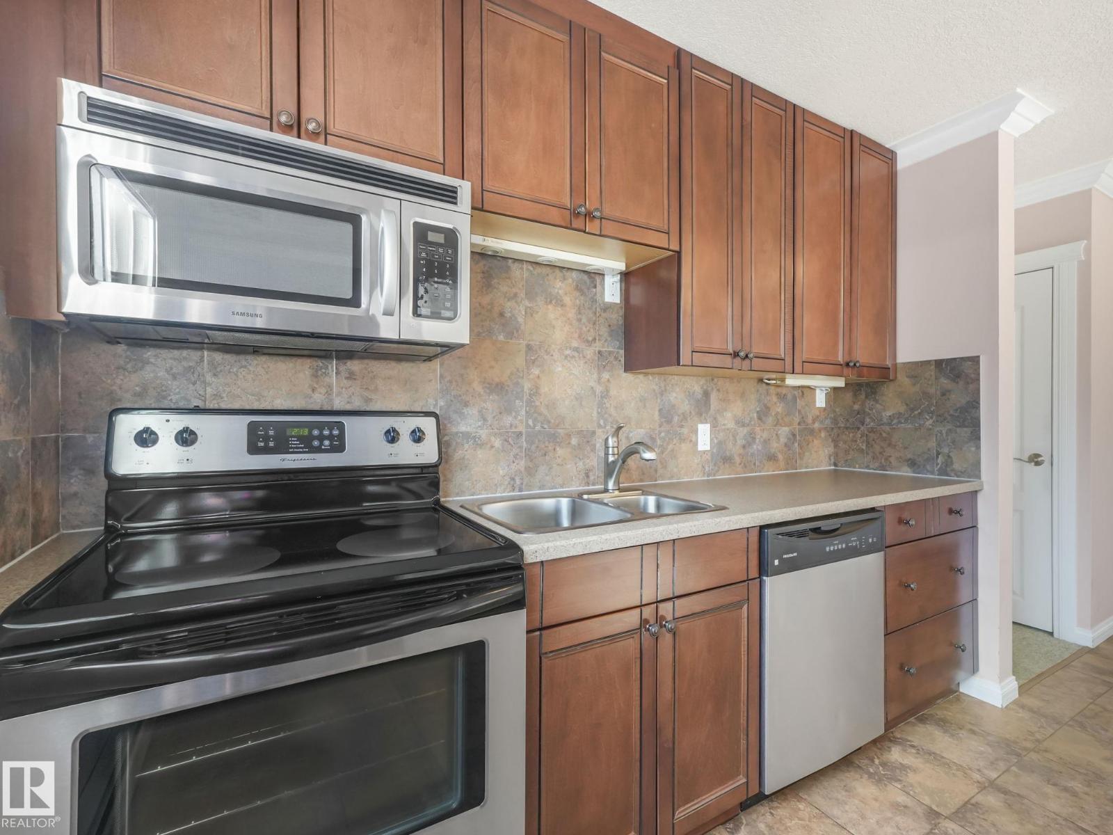 #15 10724 115 ST NW, Edmonton