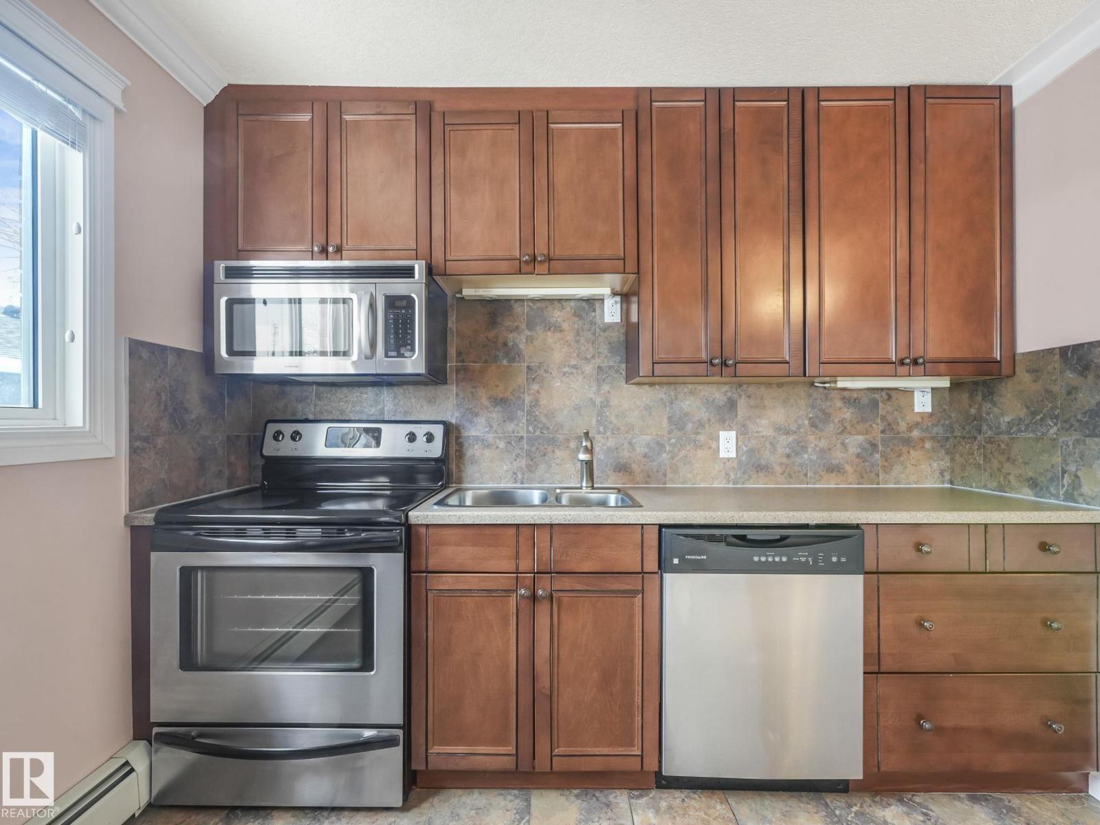 #15 10724 115 ST NW, Edmonton