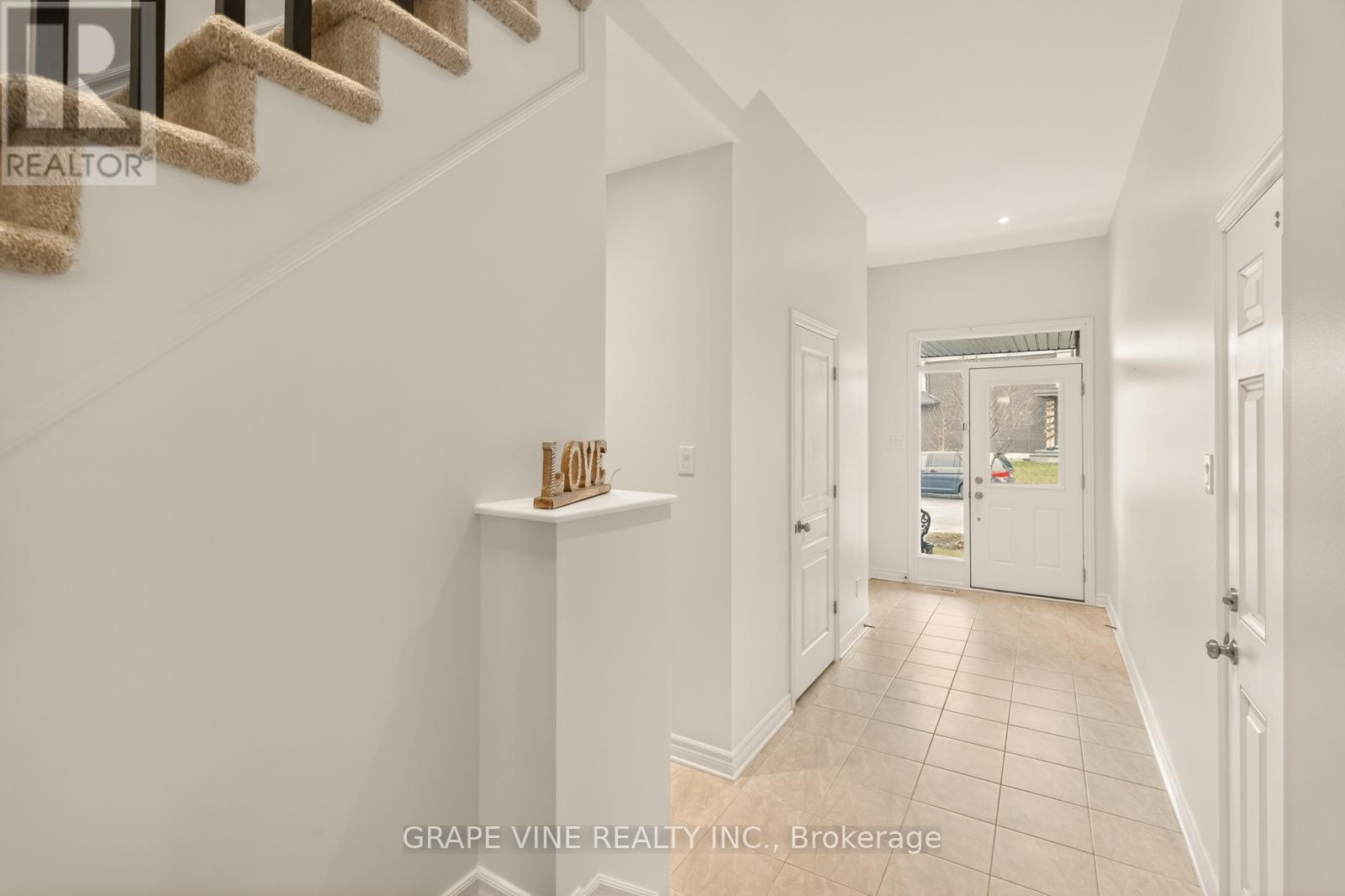 383 MEMORIAL GROVE - 3