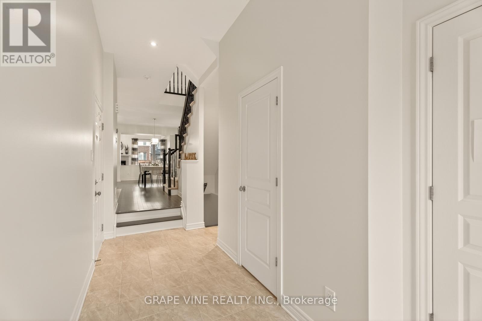 383 MEMORIAL GROVE - 4