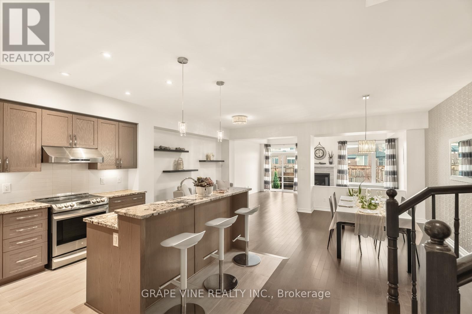 383 MEMORIAL GROVE - 6