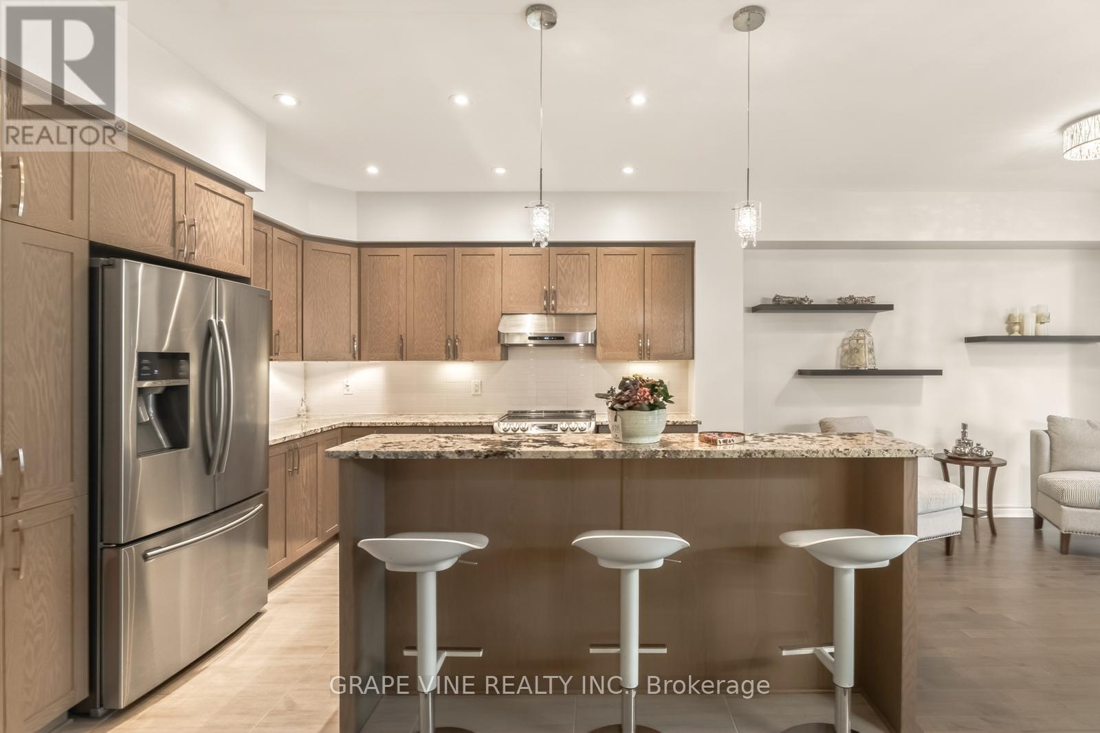 383 MEMORIAL GROVE - 7